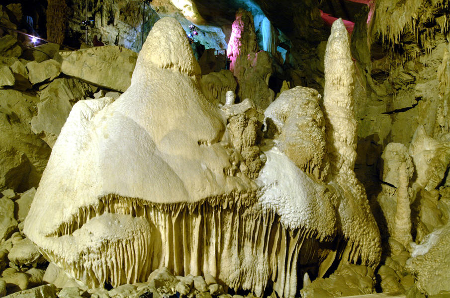 Cave Tour – General Admission Image 4 Cave with dim lighting